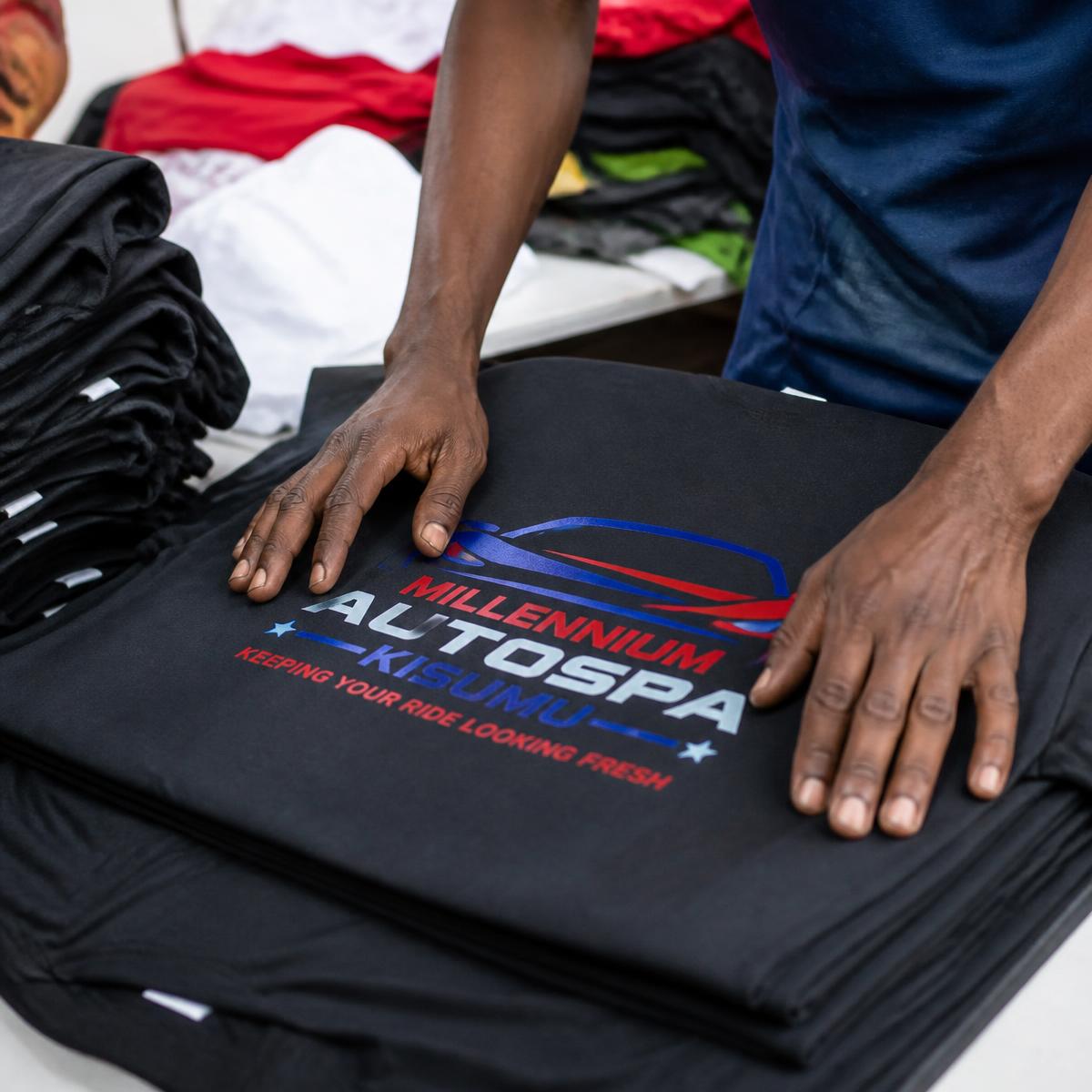 T-shirt zilizochapwa na nembo za wateja